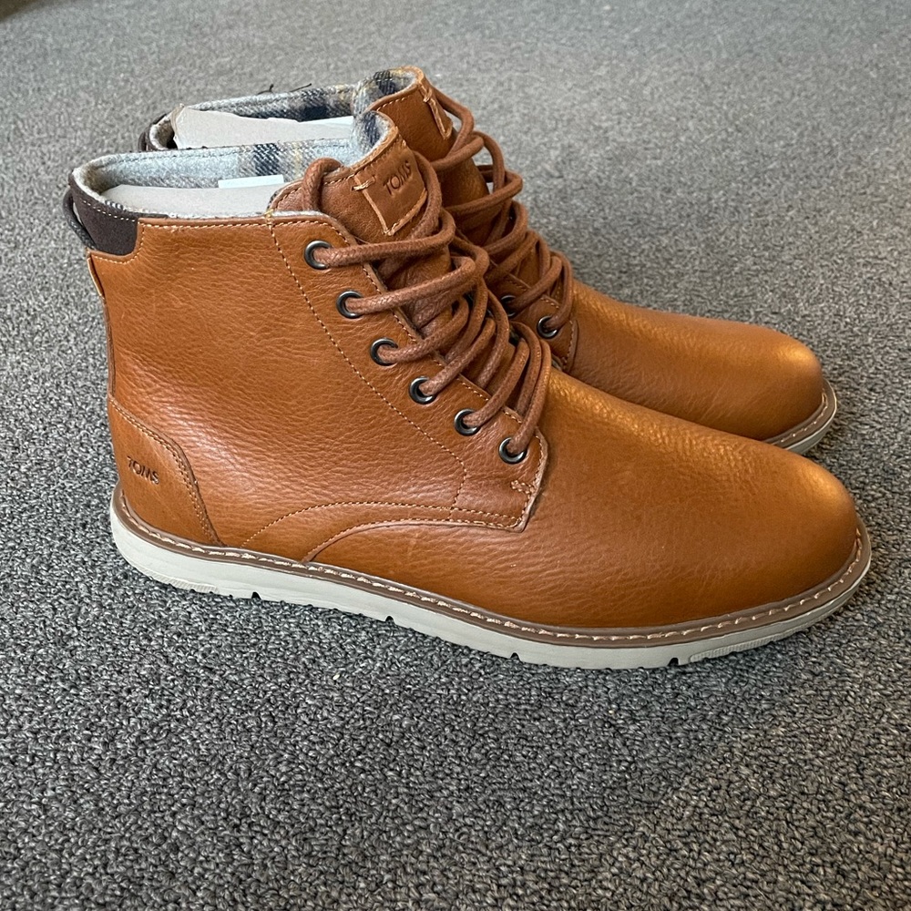 NEW Toms Hillside Leather Boots
